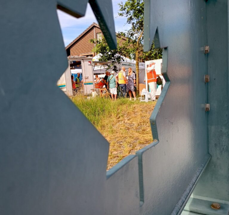 Lawesbrug schilderen met buurtgenoten